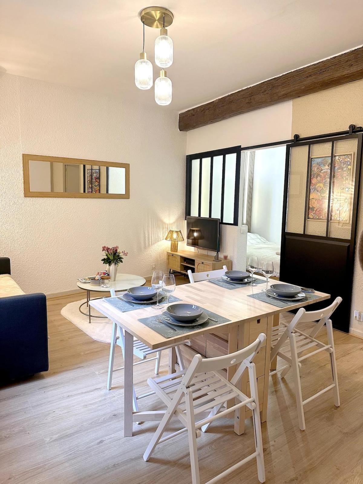 Le Cosy Nimois, Charme Et Terrasse Au Coeur De Apartment